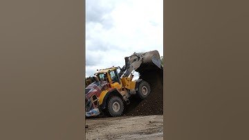 Wheel loaders looking huge🔥🔥 #wheelloader #aggregates #volvo #volvotrucks #site