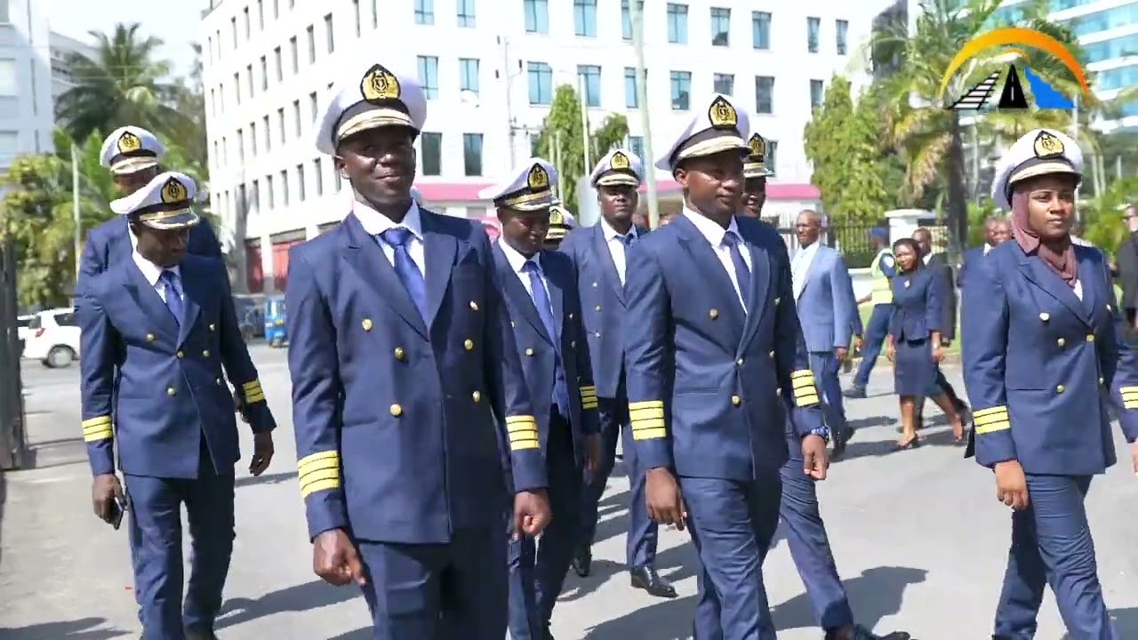 WANAFUNZI 10 WALIOFADHILIWA NA CCTTFA KATIKA  MAFUNZO YA UBAHARIA WAHITIMU  CHUO CHA DMI,SHUHUDIA