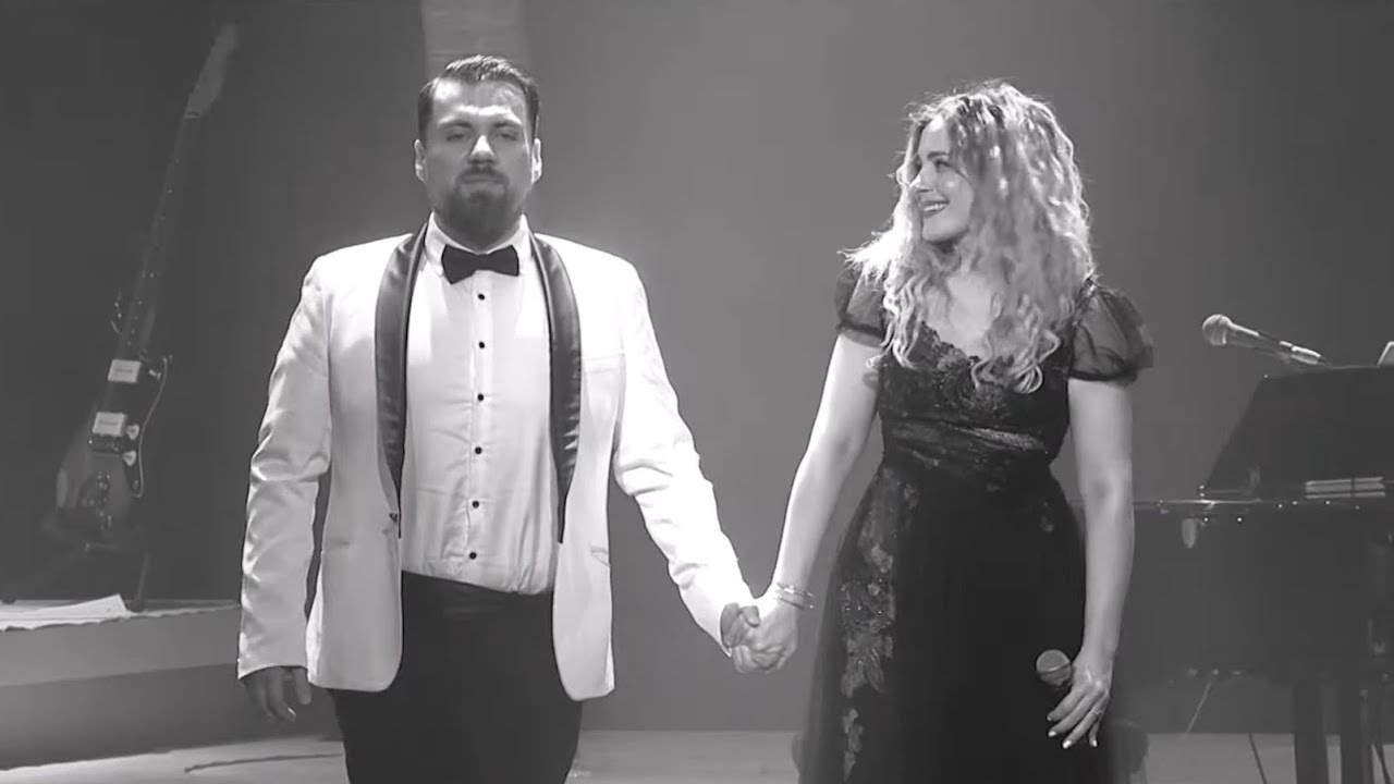 Νατάσσα Μποφίλιου - Εν Λευκώ - Live