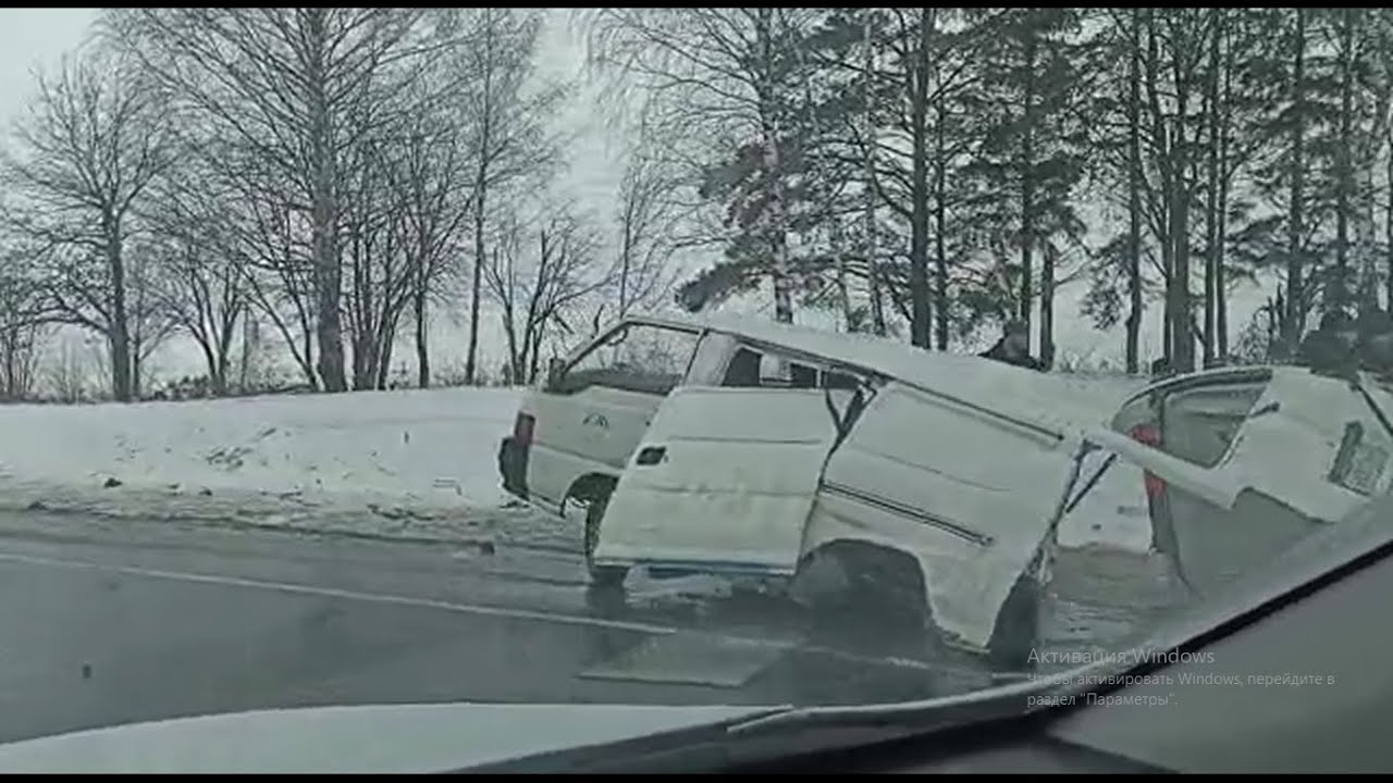 Машину разорвало пополам