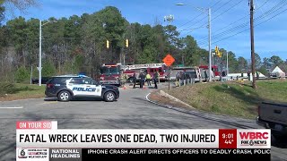 Fatal wreck leaves 1 dead, 2 injured
