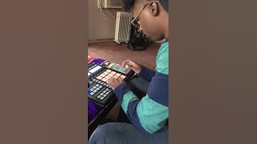IAN ALEXANDER OF TSVFOG USING NATIVE INSTRUMENTS MASCHINE