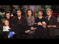 SNL Host Amy Adams Meets One Direction Under The Mistletoe