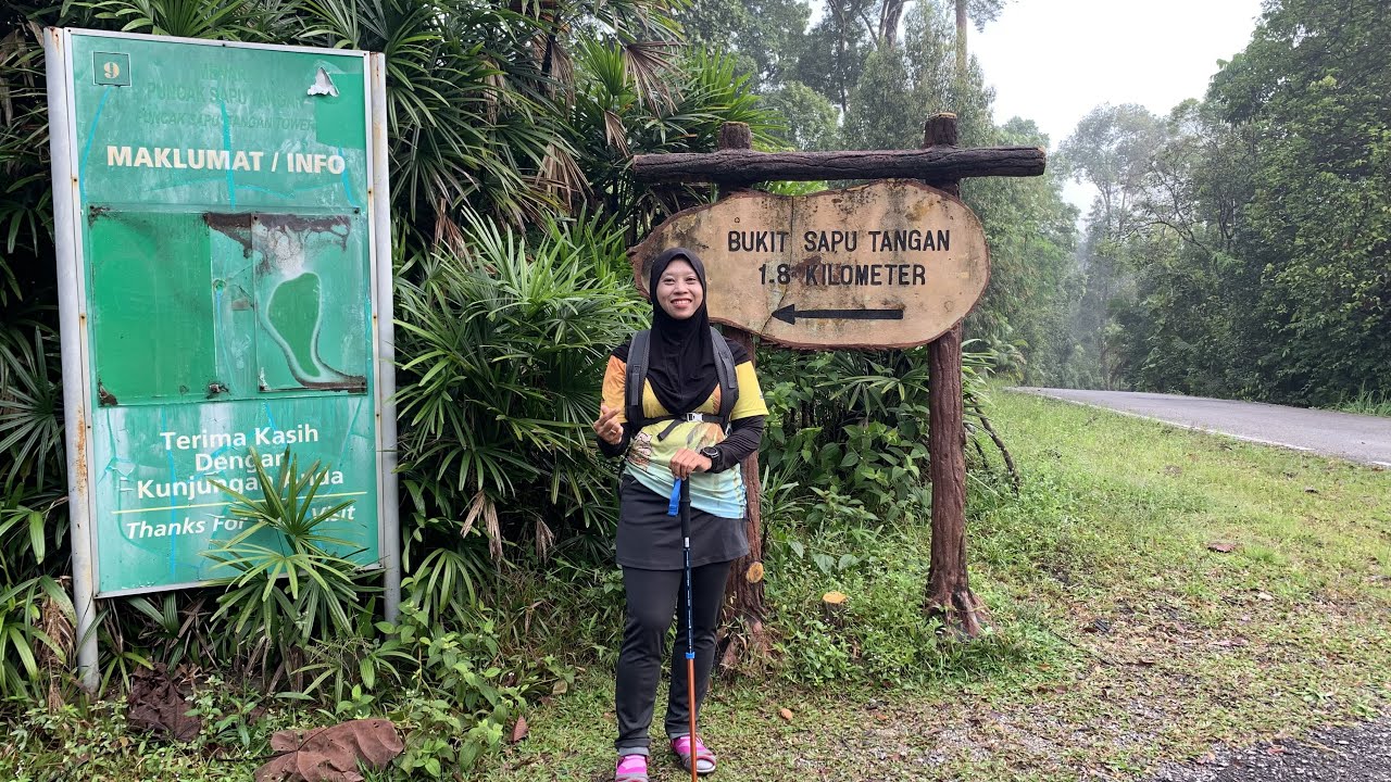 Mendaki bukit sapu tangan di Taman Botani Negara Shah Alam