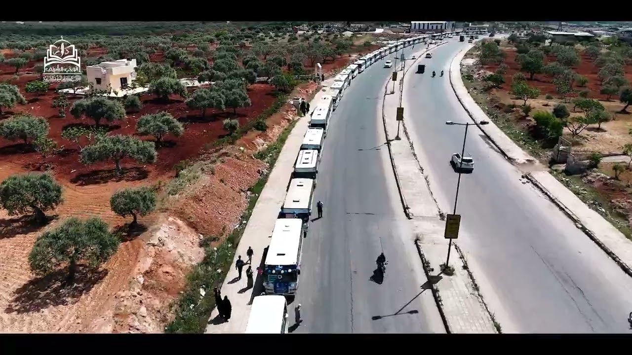 حافلات دفعة الفتح المبين تنقل حفاظ #دار_الوحي_الشريف إلى مكان الحفل.