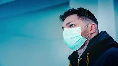 How does the coronavirus spread