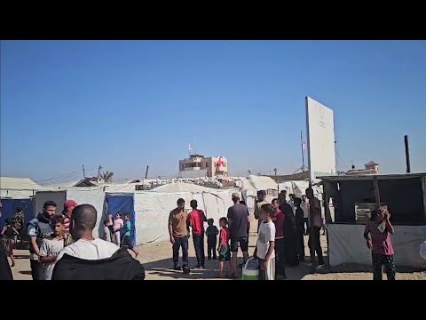 عناصر من القسام ترافق الصليب الأحمر بحثا عن جثامين الأسرى
