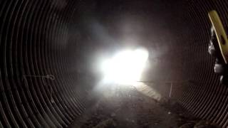 11 12 2013  High Tech bloqueos dentro del túnel del cauce