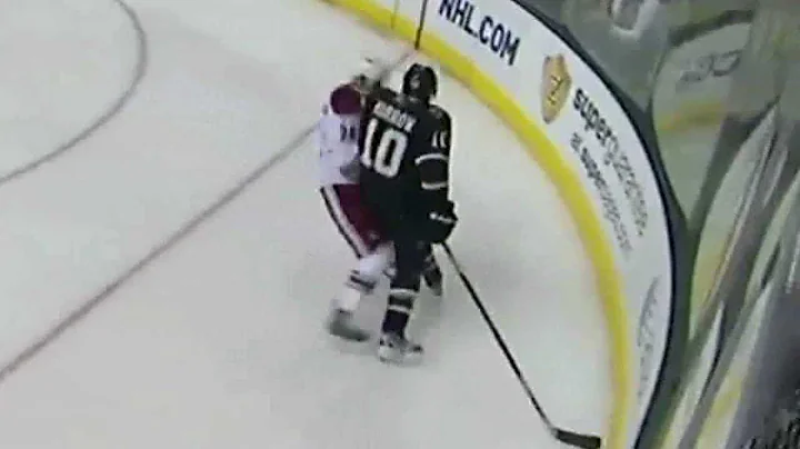 Brenden Morrow with the reverse-shoulder on Lauri Korpikoski