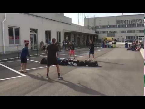 Oponthoud op de luchthaven? Belgische jeugd begint te tennissen op tarmac