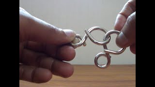 Řešení puzzle ve tvaru 8 kovových prstenů