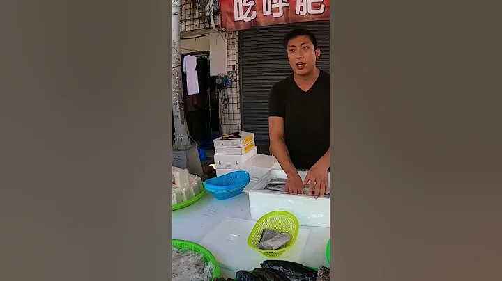 身高180的高个美女上镜啦 直接站到帅弟弟旁边 帅弟弟身高瞬间矮了一截/Low-priced seafood auction master - 天天要闻
