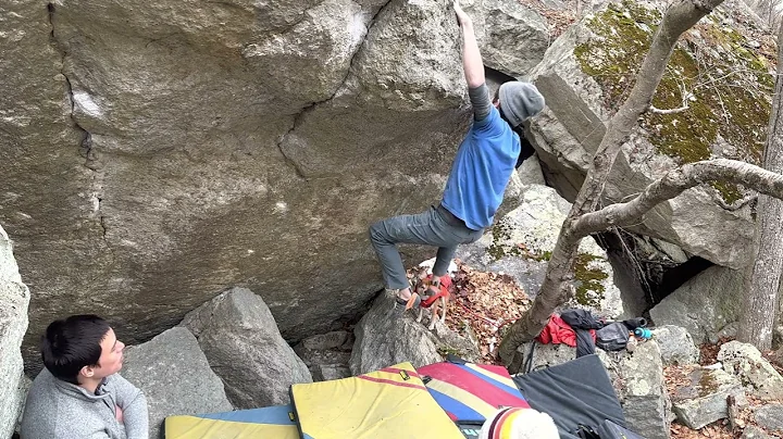 Gunks Bouldering - Double Right - Nostra Casa Right V10