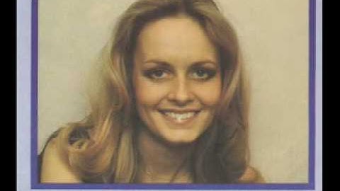 Twiggy - Everything Comes In Time (1976)