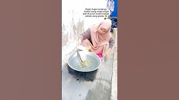 Hujan hujan enaknya makan yang anget anget, masak seblak #vidioshort #hiburan #komedi #lucu #shorts