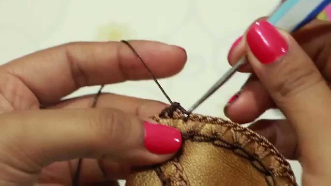 Tejido a crochet en pieza de cuero - YouTube