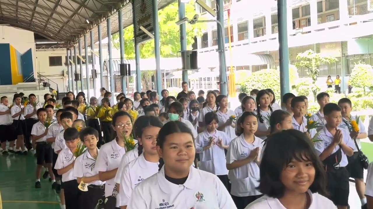 แห่เทียนเนื่องในวัน มาฆบูชา สายชั้นประถมศึกษาปีที่ 5 ผอ.ดร.พวงผกา  แสงเงิน รร.ฤทธิบะวรรณาลัย ประถม