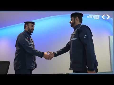 مدير عام هيئة أبوظبي للدفاع المدني بالانابة يهنئ المناوبين بعيد الاضحى المبارك
