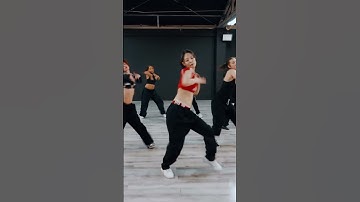 Thumbnail of JENNIE - 'Mantra' Dance Practice Mirrored