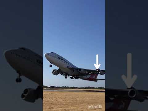 Qantas B747 with 5 Engines! Taking off!