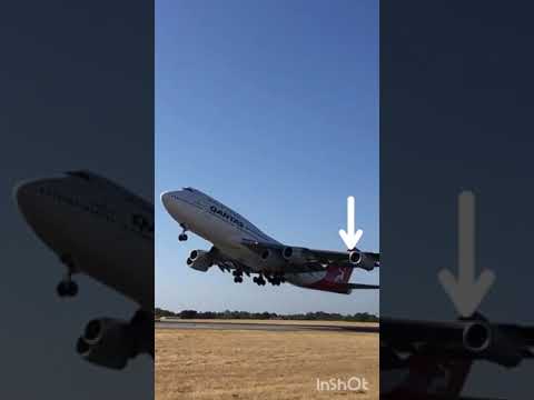 Qantas B747 With 5 Engines! Taking Off!