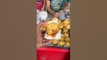 Mamta Aunty Selling Vada Pav in Mumbai #deshkafoodie #food #vadapav #shorts #mumbaifoodie