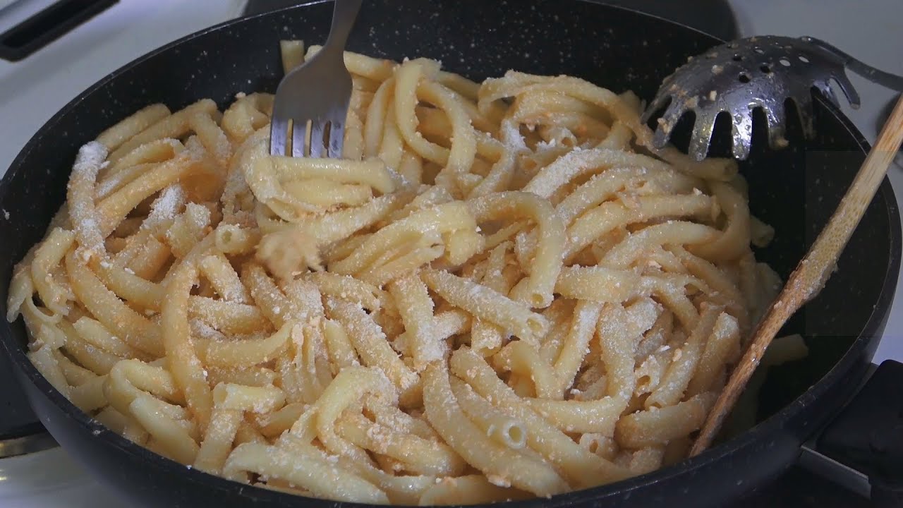 Η καλύτερη μακαρονάδα γίνεται σε 15 λεπτά και είναι ΤΣΟΥΧΤΗ