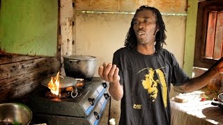 Brushy One String | Chicken In The Pan | Jamaican Cooking