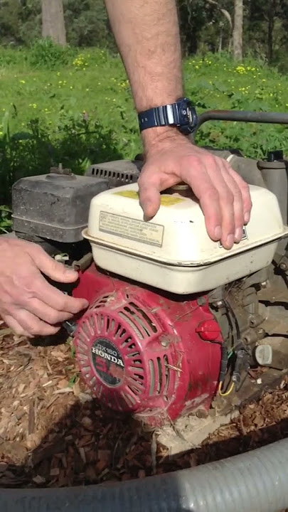 Download lagu Starting the Honda Water Transfer pump.