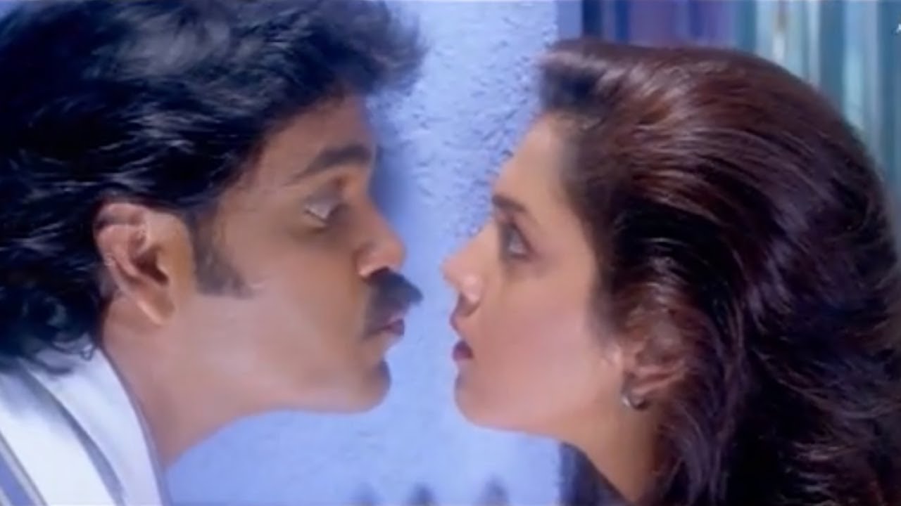 Nagarjuna Trying To Kiss Isha Koppikar || Chandralekha Movie - YouTube