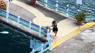 Pier Runners🏃🏽‍♀️When You Hear the Ships Horn It’s RUN-O-CLOCK in Jamaica! #carnivalcruise #cruise