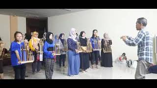 RUNTAH - COVER ANGKLUNG | SANGGAR TARI ARIA BINANGKIT
