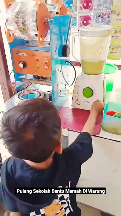 Pulang Sekolah Langsung Bantuin Mamah Di warung, Semoga Laris Dagangannya #viral #fyp #shorts