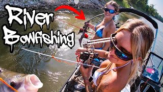 River Bowfishing In Hot Weather Gets The Fish Feeding!!! (They’re Everywhere!!)