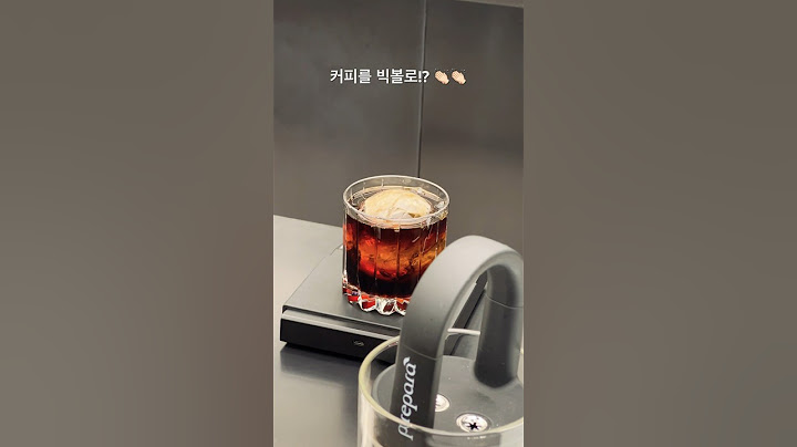 으른의 맛, 위스키 더치😖 오크에 숙성해 위스키와 같은 깊은 풍미가 특징인데요, 너…무 써서 한입 마시고 발 동동 🫨 하지만 빅볼이 녹아 연해질수록 진가를 발휘해요.
