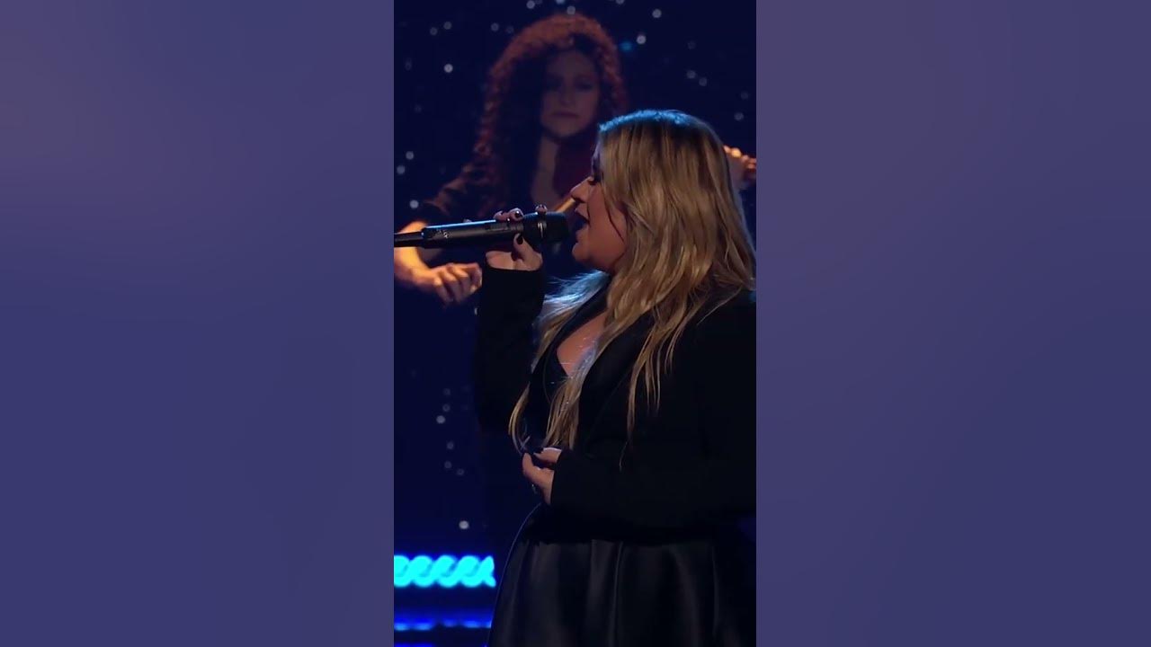 These @PinkVideoVault & @kellyclarkson duets are the GIFT that keeps on giving (📹: @iHeartRadio)