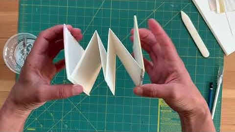 How to Make an Accordion Book (Oxygen Art Centre)