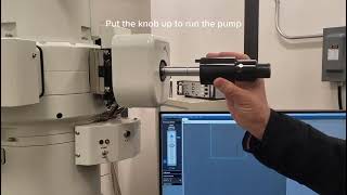 How to insert and retract holder Jeol 1400 Microscope