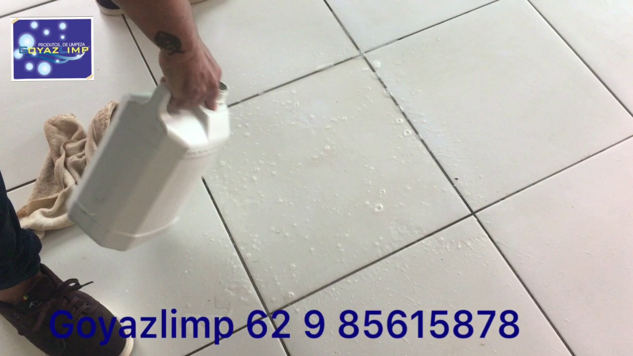 Como limpar porcelanato fosco ? amostra com removedor goyazlimp - YouTube