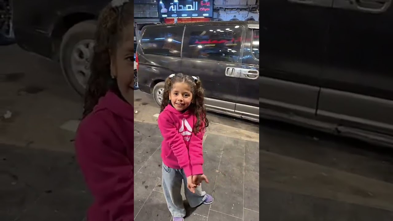 خليت خواتي التوأم يأكلو سجقات : 😂😂😂🤣