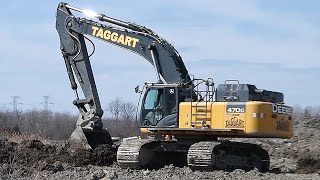 CONSTRUCTION Flattening Dirt Crawler John Deere 470G Excavator