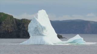 Iceberg disintegrates