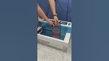 Place the fully automatic glue-free strapping machine upside down This fully automatic glu