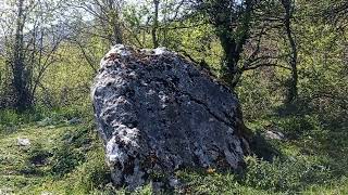 Pamplonagaiñe Trikuharri (dolmen), sierra de Aralar- ekialde, Navarra, España.