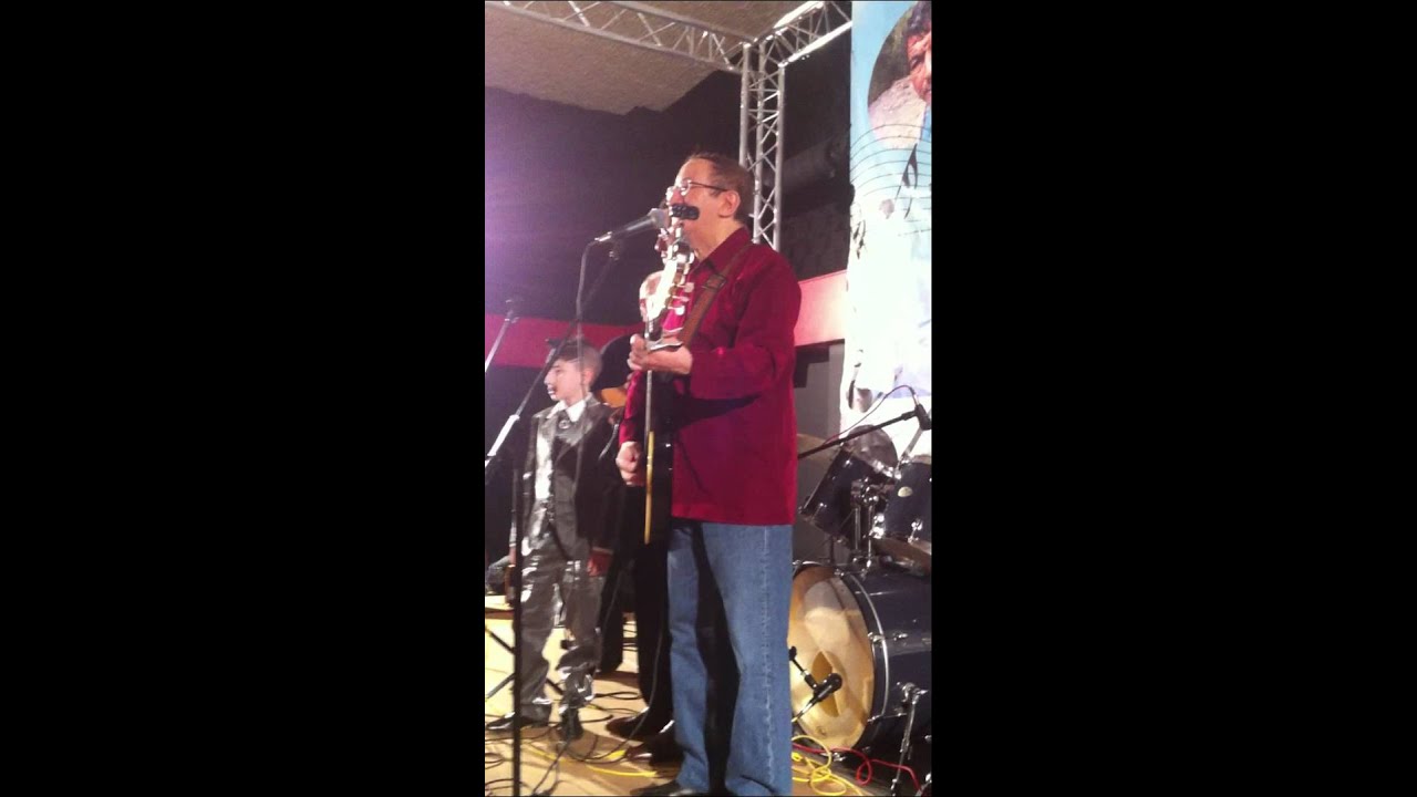 IDIR REND HOMMAGE A TAHIA ELLAH YERAHMOU