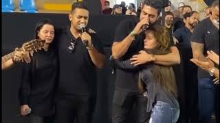 Maiara & Maraisa e Henrique & Juliano cantaram no velório de Marília Mendonça em homenagem a ela 🖤😢