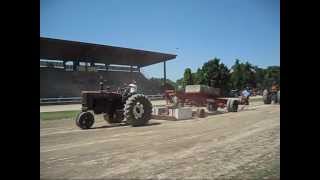 Farmall Super M Pulling. Now THAT'S Deep Lugging Power!