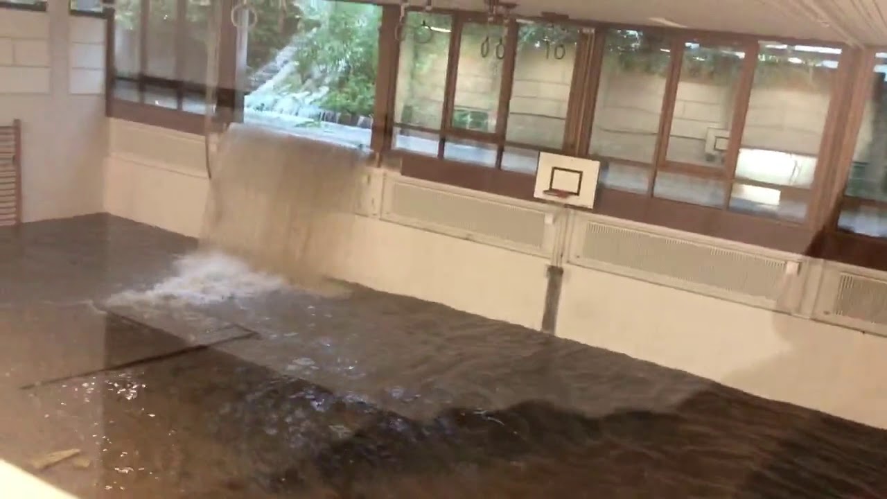 Überschwemmung Turnhalle Frauenfeld - YouTube