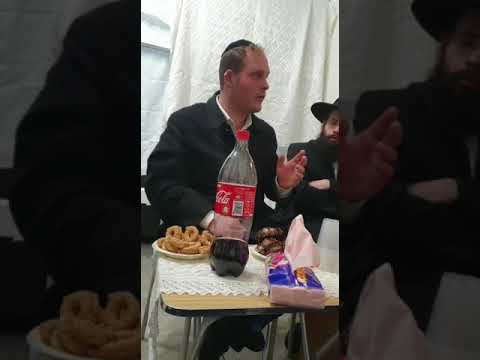 מורינו ראש הישיבה הרב יצחק מאיר אריה שליט א בניחום אבלים אצל דודו הגה צ הרב משה חיים אריה שליט א 