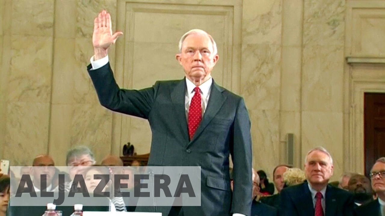 الديمقراطيون: يجب على سيشنز الاستقالة بسبب "كذبه" بشأن روسيا